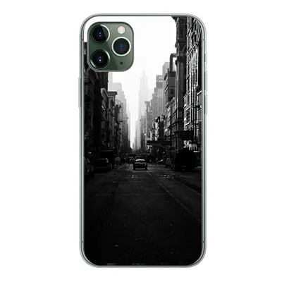 Produktbild von MuchoWow® Handyhülle Schutzhülle Hülle für iPhone 11 Pro Max Autofahrt durch eine ruhige Straße in New York in schwarz-weiß Silikon Softcase Handy Hülle - Schutz