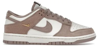 Produktbild von Nike Dunk Low Malt Gold Mini Swoosh (Women's) - EU 40