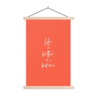 Produktbild von MuchoWow® Textilposter Das Leben ist besser im Bikini - Orange - Zitat 40x60 cm mit holzfarbenen Rahmen - Poster