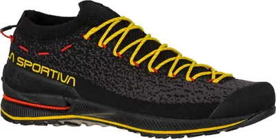 Schwarz-gelbe Zustiegsschuhe "TX2 Evo" von La Sportiva mit auffälligen roten Schnürsenkeln.