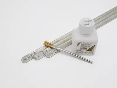 Produktbild von Lötwasser Z-02 für Zinnlote auf Kupfer und Bleiverglasungen, Gewicht: 100 g inkl. gratis Pinsel + 250 g SnCu3 Dreikantstangen