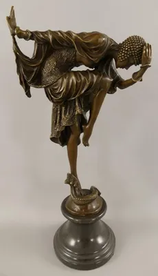 Zdjęcie produktu dla Casa Padrino luksusowa figura dekoracyjna tancerka brąz / czerń 13 x 21 x h. 44 cm - rzeźba dekoracyjna z brązu z marmurową podstawą - dekoracja biurka - akcesoria dekoracyjne