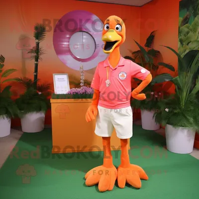 Produktbild von Orangefarbener REDBROKOLY Flamingo Maskottchen Kostüm charakter bekleidet mit einem Polo-T-Shirt und Schlüsselanhängern