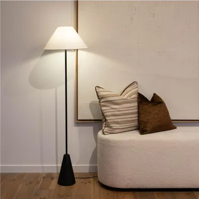 Produktbild von Atmooz Akiti Stehlampe – Ø 41 x H 141 cm – Weiß – Leinenschirm – Max. 60 W – E27-Fassung