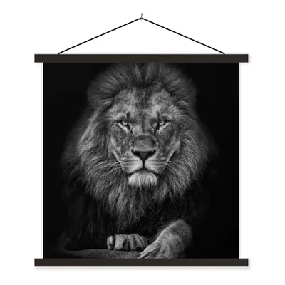 Produktbild von MuchoWow® Textilposter Löwe - Tiere - Schwarz - Weiß 120x120 cm mit schwarzem Rahmen - Aufhängungsset