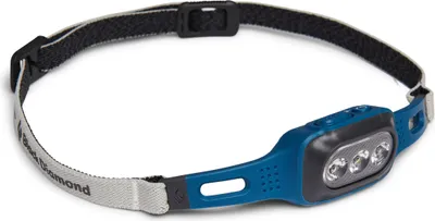 Stirnlampe "Deploy Run Light" von Black Diamond mit drei LEDs und verstellbarem Kopfband.