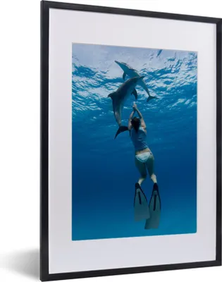 Produktbild von MuchoWow® MuchoWow® Gerahmtes Poster Delphin - Tauchen - Wasser 30x40 cm - Poster mit zchwarzem Bilderrahmen - Wandposter Schlafzimmer