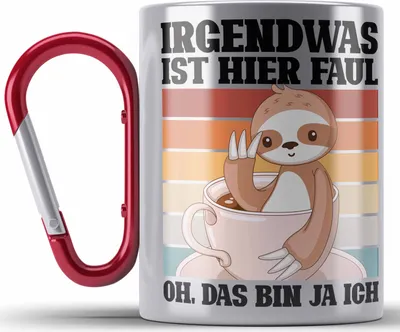 Produktbild von Trendation - Lustige Edelstahl Tasse Karabiner Irgendwas Ist Hier Faul Geschenk Spruch Faultier Kollegein Kollege Geschenkidee Freundin Freund (Rot)