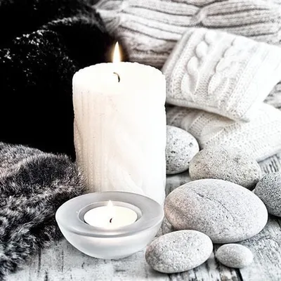 Produktbild von 20 Servietten Nordic Candle - Kerze und Steine 33x33cm
