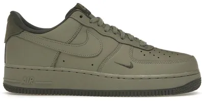 Imagen del producto de Nike Air Force 1 Low '07 LV8, color: verde oliva, caqui, talla: 47 (UE)