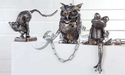 Produktbild von Gilde Kantensitzerfigur, Frosch, "Steampunk Frog", Kunstharz, silberfarben, VE 2, L. 13 cm, B. 17 cm, H. 31 cm 37045 4063387370452