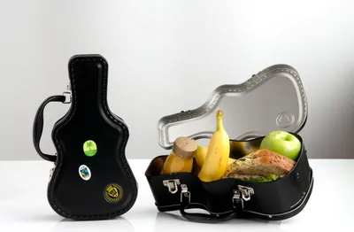 Zdjęcie produktu dla Suck UK Guitar Lunch Box, pudełko na lunch w kształcie futerału na gitarę, puszka do przechowywania pudełka na lunch, przekąski, pudełko do przechowywania żywności