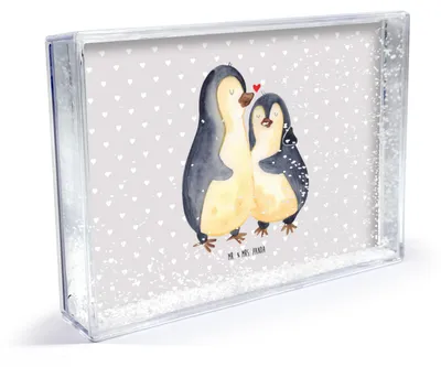 Produktbild von Mr. & Mrs. Panda Bilderrahmen Pinguine Einschlafen - Grau Pastell - Geschenk, für Frauen, Objektrahmen, Freundin, Valentinstag, Mitbringsel, Hochzeitstag, Fotorahmen