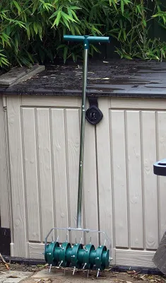 Produktbild von Rollender Rasenlüfter 30 cm