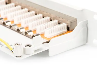 Zdjęcie produktu dla Digitus | Patch Panel | DN-91624S | Biały | Kategoria: CAT 6; Porty: 24 x RJ45; Wytrzymałość: 7,7 kg; Siła wkładania: 30N max | 48,2 x 4,4 x 10,9 cm