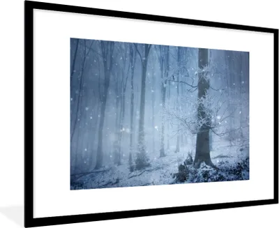 Produktbild von MuchoWow® Gerahmtes Poster Wald - Winter - Schnee 90x60 cm - Poster mit Schwarzem Bilderrahmen Wandposter Rahmen Foto Bilder - Wanddekoration - Fotos