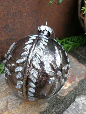 Produktbild von Christbaumkugel Cosmata Blumenornament, grau