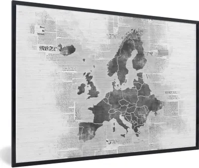 Produktbild von MuchoWow® Gerahmtes Poster Eurocard auf Zeitungspapier - schwarz und weiß 90x60 cm - Poster mit Schwarzem Bilderrahmen Wandposter Rahmen Foto Bilder - Fotorahmen - Foto-Plakat
