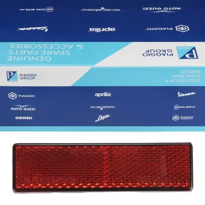 Imagen del producto de Reflector de luz trasero, referencia 638745, guardabarros trasero original Piaggio TPH NRG SKR MP3