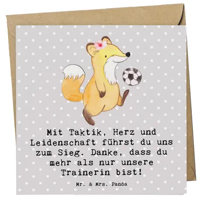 Produktbild von Mr. & Mrs. Panda Glückwunschkarte Fussball Trainerin - Grau Pastell - Geschenk, Sportarten, doppelkarte, Fußball, Engagement, Grußkarte, Danksagung, Sportart, Taktik