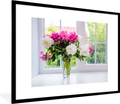 Produktbild von MuchoWow® Gerahmtes Poster Blumen - Pfingstrosen - Vase 80x60 cm - Poster mit Schwarzem Bilderrahmen Wandposter Rahmen Foto Bilder - Schlafzimmer-Dekorationen - Fotoposter