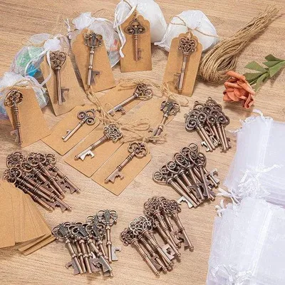 Produktbild von Famanu Schlüssel-Flaschenöffner Vintage 50 Stück - Mit Organza-Beutel und Kraftpapier-Hängern