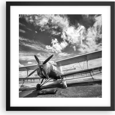 Produktbild von Gerahmtes Poster - Schwarzer Rahmen - An-2 Flugzeug Schwarzweiß - 40x40 cm - Wand Bild - Wanddeko - Wandbilder - Wandposter - Bilderrahmen - Bilder - Kunstdruck - Wandbild - P2BAC40x40-4228