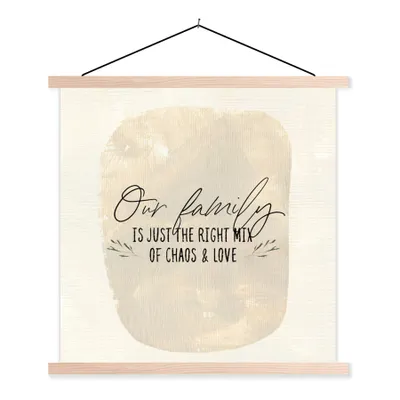 Produktbild von MuchoWow® Textilposter Unsere Familie ist genau die richtige Mischung aus Chaos und Liebe - Zitate - Sprichwörter 40x40 cm mit holzfarbenen Rahmen - Posterleiste