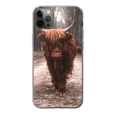 Produktbild von MuchoWow® Handyhülle Schutzhülle Hülle für iPhone 12 Pro Max Schottischer Hochländer - Wald - Kuh - Tiere - Natur Silikon Softcase Handy Hülle - Hartschale