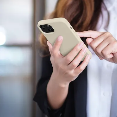 Produktbild von kwmobile Handyhülle für iPhone 13 Hülle, für iPhone 13 Case - Hülle Silikon - kabelloses Laden - Creme