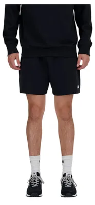 Imagen del producto de New Balance - Pantalones cortos "Essentials" para hombre, modelo GT27361 (talla XL, corte corto), color negro