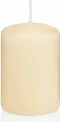 Produktbild von 24 Stumpen Kerzen Apfelgrün 8 x 5 cm (H x D) 100% Paraffin Wachs in er RAL Kerzen Qualität von Wiedemann Kerzen Deutschland zur Deko, Party, Hochzeit, Weihnachten