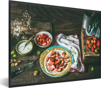 Produktbild von MuchoWow® Gerahmtes Poster Erdbeere - Rustikal - Obst - Rustikale Blumen 80x60 cm - Poster mit Schwarzem Bilderrahmen Wandposter Rahmen Foto Bilder - Schwarzem - Mit Gestell