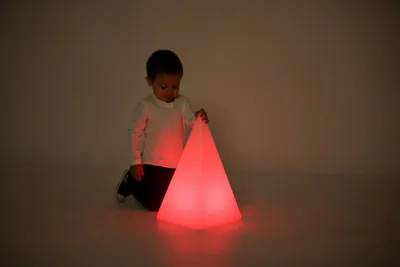 Produktbild von Happy Kidz große LED Leuchtpyramide mit Farbwechsel 21404091016