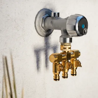 Image de Distributeur d'eau 3 voies pour jardin - 4 sorties réglables, résistant