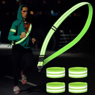 Immagine prodotto di Bracciale riflettente con 4 strisce riflettenti, ad alta visibilità, per il jogging e il ciclismo