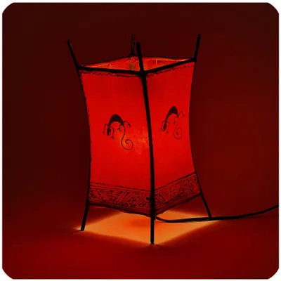 Zdjęcie produktu dla Lampa orientalna Lampa z henny Lampa ze skóry marokańskiej Lampa stołowa Lampa podłogowa Carree Gecko 30 cm, czerwona