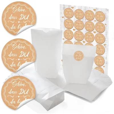 Produktbild von Logbuch-Verlag 24 Papiertüten weiß m. Boden 14 x 22 x 5,6 cm + 24 Aufkleber VIEL GLÜCK Sticker Kleeblatt Herzen f. Give-Away Geschenk z. Prüfung Silvester Neujahr Kraftpapier"Schön, dass du da bist" beige weiß