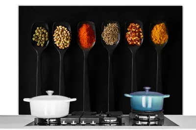 Produktbild von KitchenYeah®  Spritzschutz Küche - Küchenrückwand - Wandschutz für Herd und Spüle - Löffel - Gewürze - Schwarz - Gewürze - Rustikal 120x80 - Alu-Dibond (Alternative zum Spritzschutz aus Glas) - Hitzeb