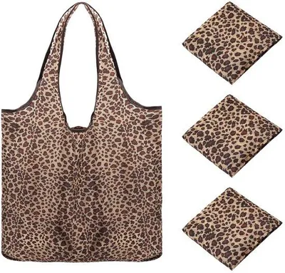 Zdjęcie produktu dla Zestaw 3 torby wielokrotnego użytku Unyqoos® w leopardzi wzór, wymiary 47 x 35 cm, wytrzymałość do 22 kg, składane do rozmiaru 12 x 8 cm, wykonane z materiałów pochodzących z recyklingu, wodoodporne, można prać w temperaturze 30°C