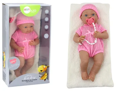 Produktbild von Babypuppe in rosa Kleidung mit Mütze, Schnuller und Decke