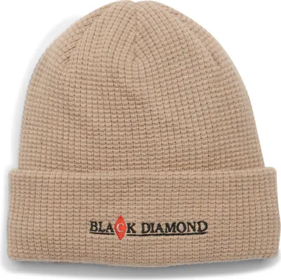 Beige Merino Beanie von Black Diamond mit Logo auf der Vorderseite.
