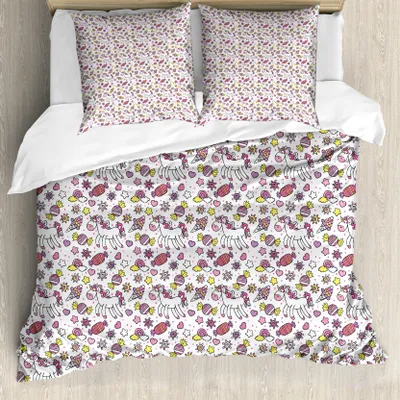 Produktbild von ABAKUHAUS Einhorn Bettbezug, Unicorn Süßigkeiten Sterne, Milbensicher Allergiker geeignet mit Kissenbezügen, 155 cm x 220 cm - 80 x 80 cm, Gelb Flieder Rosa