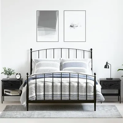 Immagine prodotto di Set di due comodini in legno di quercia scura, con finitura opaca elegante e spazio di stoccaggio pratico, ideali per camere da letto moderne