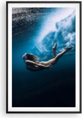 Produktbild von Gerahmtes Poster - Schwarzer Rahmen - Tauchen Frau Wellen - 61x91,5 cm - Wand Bild - Wanddeko - Wandbilder - Kunstposter - Wandposter - Bilderrahmen - Bilder - Kunstdruck - P2BPA61x91-4599
