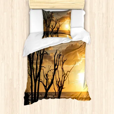 Produktbild von ABAKUHAUS Schwemmholz Mantele, Sonnenaufgang am Strand Bäume, Milbensicher Allergiker geeignet mit Kissenbezügen, 135 cm x 200 cm - 80 x 80 cm, Orange