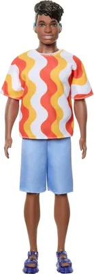 Productafbeelding van Barbie Fashionistas Ken-poppen met een rood en oranje shirt