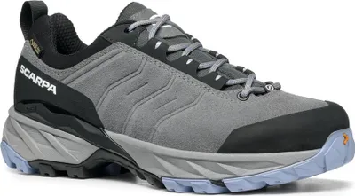 Multifunktionsschuh "Rush Trail GTX Wmn" von Scarpa in Grau mit schwarzem Obermaterial und griffiger Sohle.