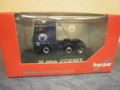 Produktbild von Herpa LKW MAN TG-X XXL/Aerop. SZM 6x2 Robert Dobner 110853