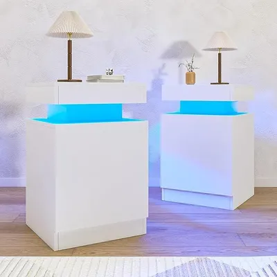 Obrázek produktu pro Noční stolek, sada 2 kusů, s zásuvkovou lištou a LED osvětlením, s úložným prostorem, vhodný do ložnice nebo obývacího pokoje, bílá barva